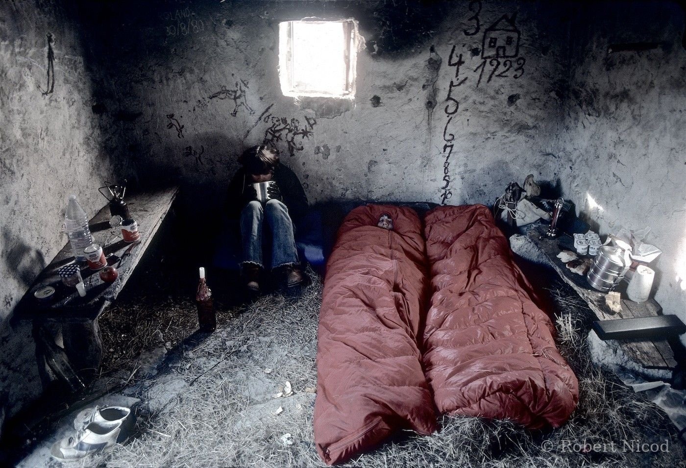 Escalade — Bivouac dans une bergerie, comme beaucoup, de grimpeurs dans les années 1980