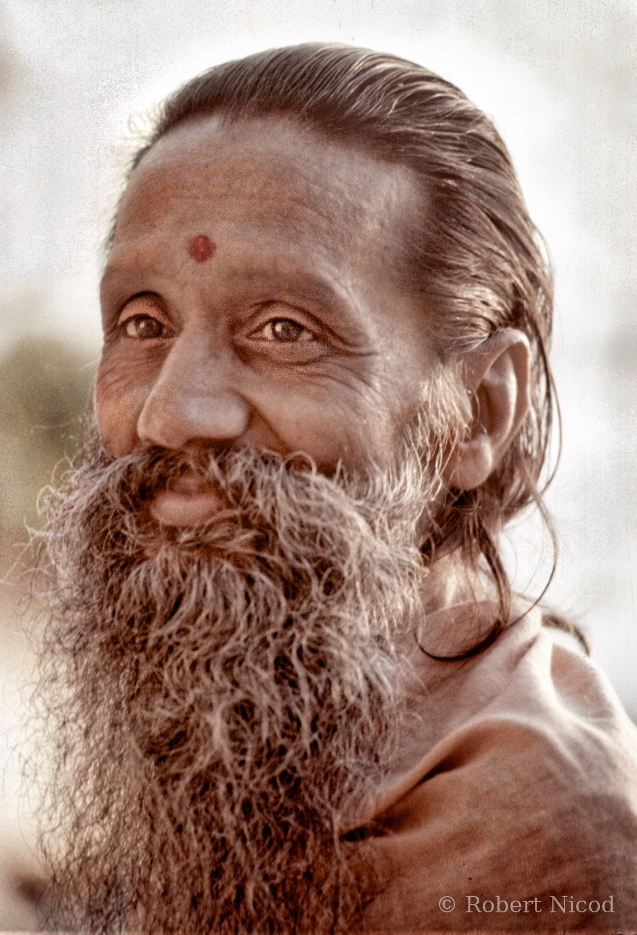 Reportage Inde 1977 — Sadhu : ascète hindou ayant renoncé à la vie matérielle pour une quête spirituelle, Varanasi 1977