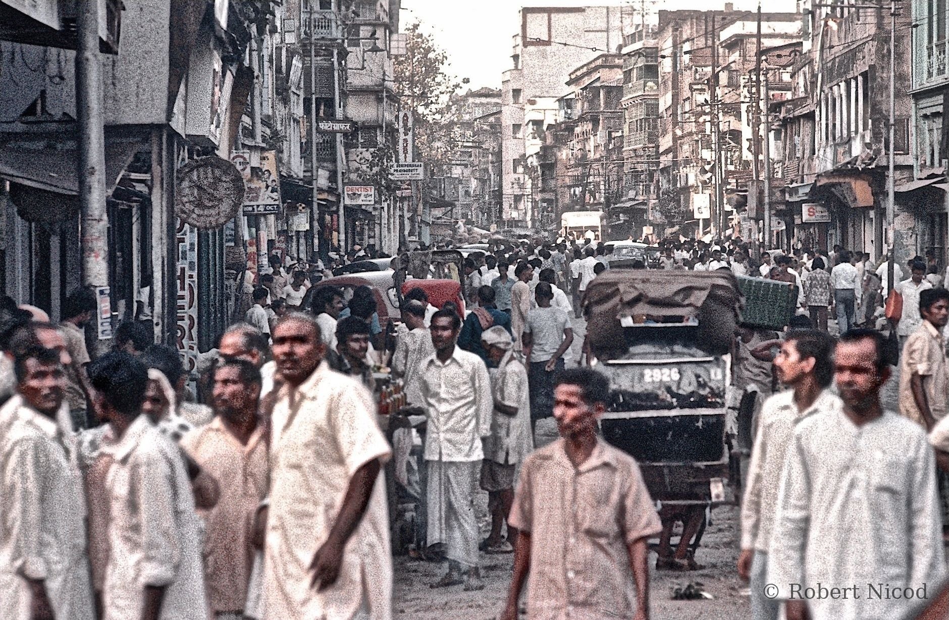 Reportage Inde 1977 — Foule dense : 650 millions d'Indiens en 1977, plus du double aujourd'hui, Calcutta 1977