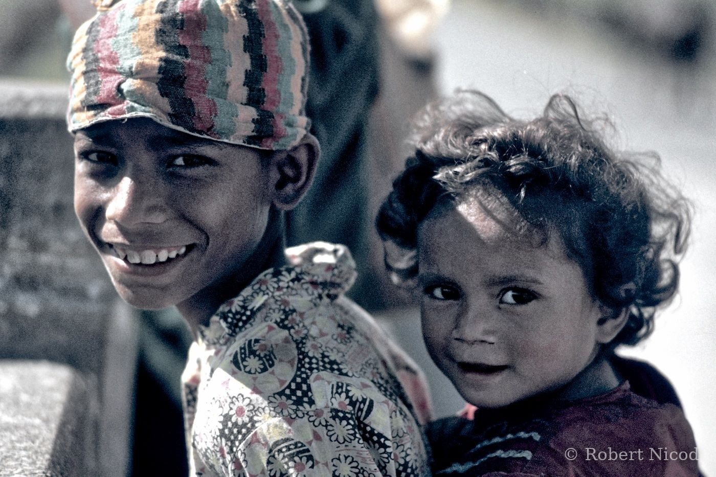 Reportage Népal 1977 — Frère et petite sœur, Katmandou 1977