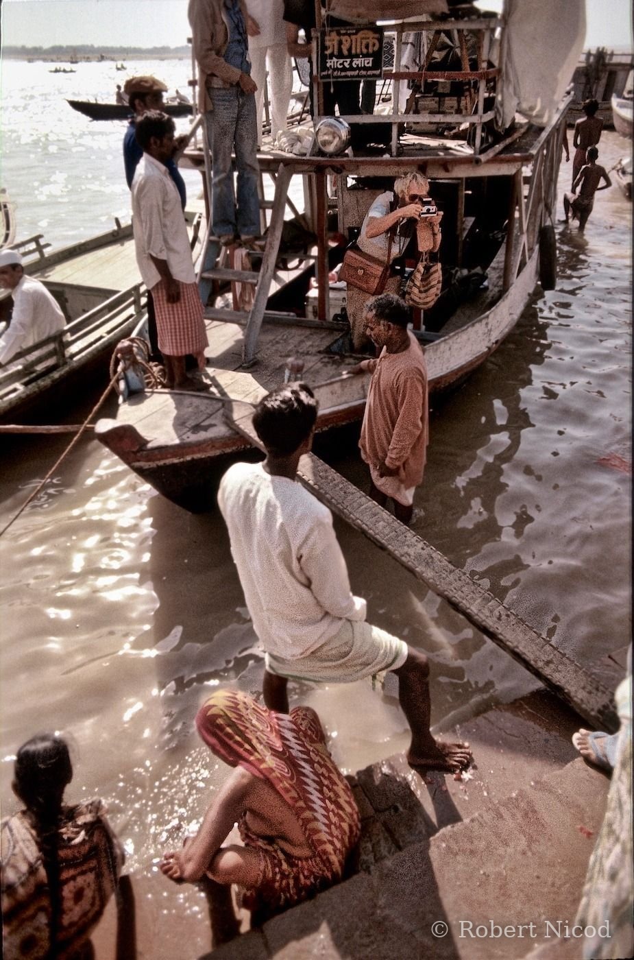 Des touristes en Asie — Tout est bon à prendre, Varanasi 1977