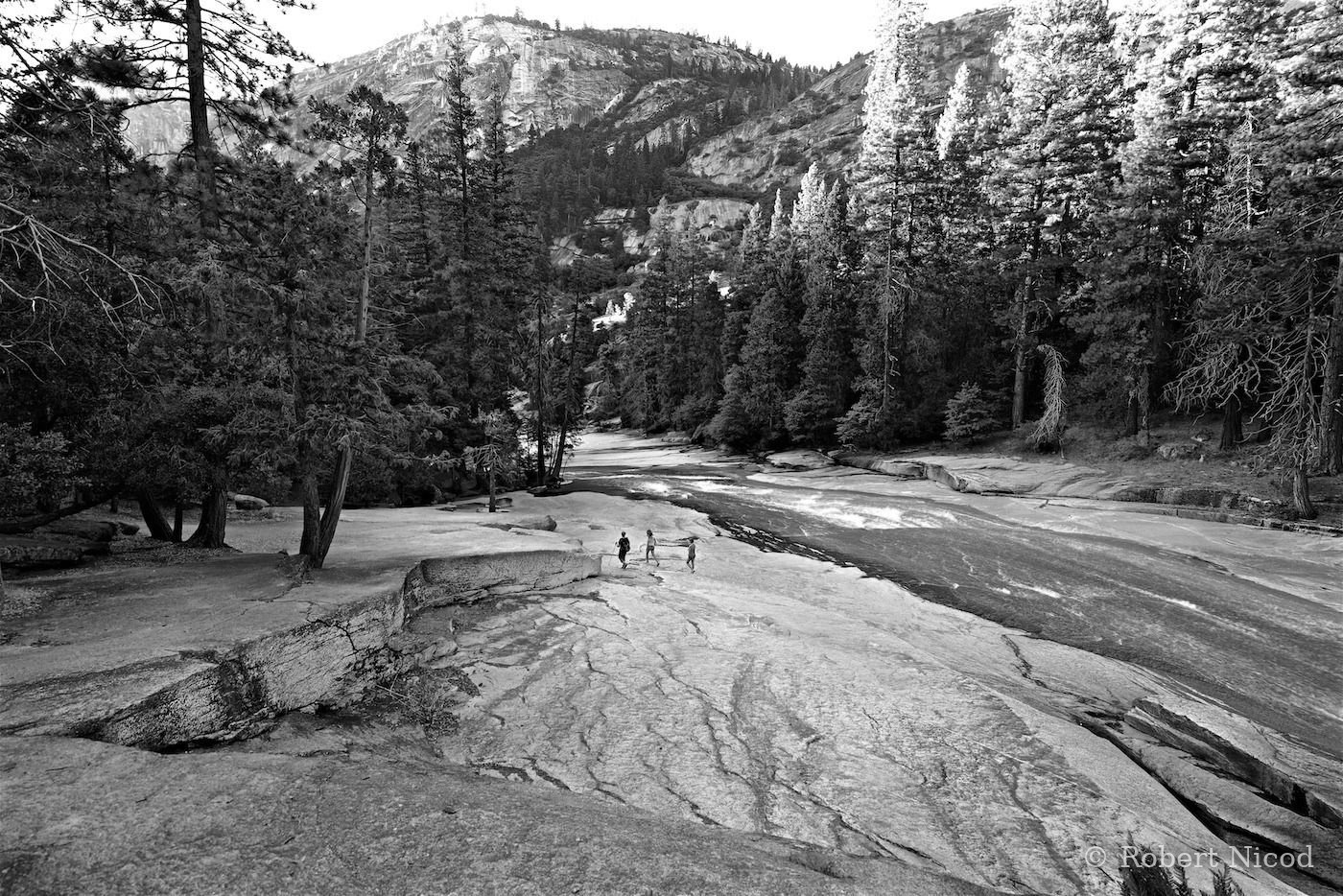 Des touristes à l'Ouest — Merced River, Yosemite Valley, Californie